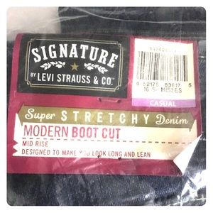 Signature Levi Strauss Modern Boot Cut Jeans